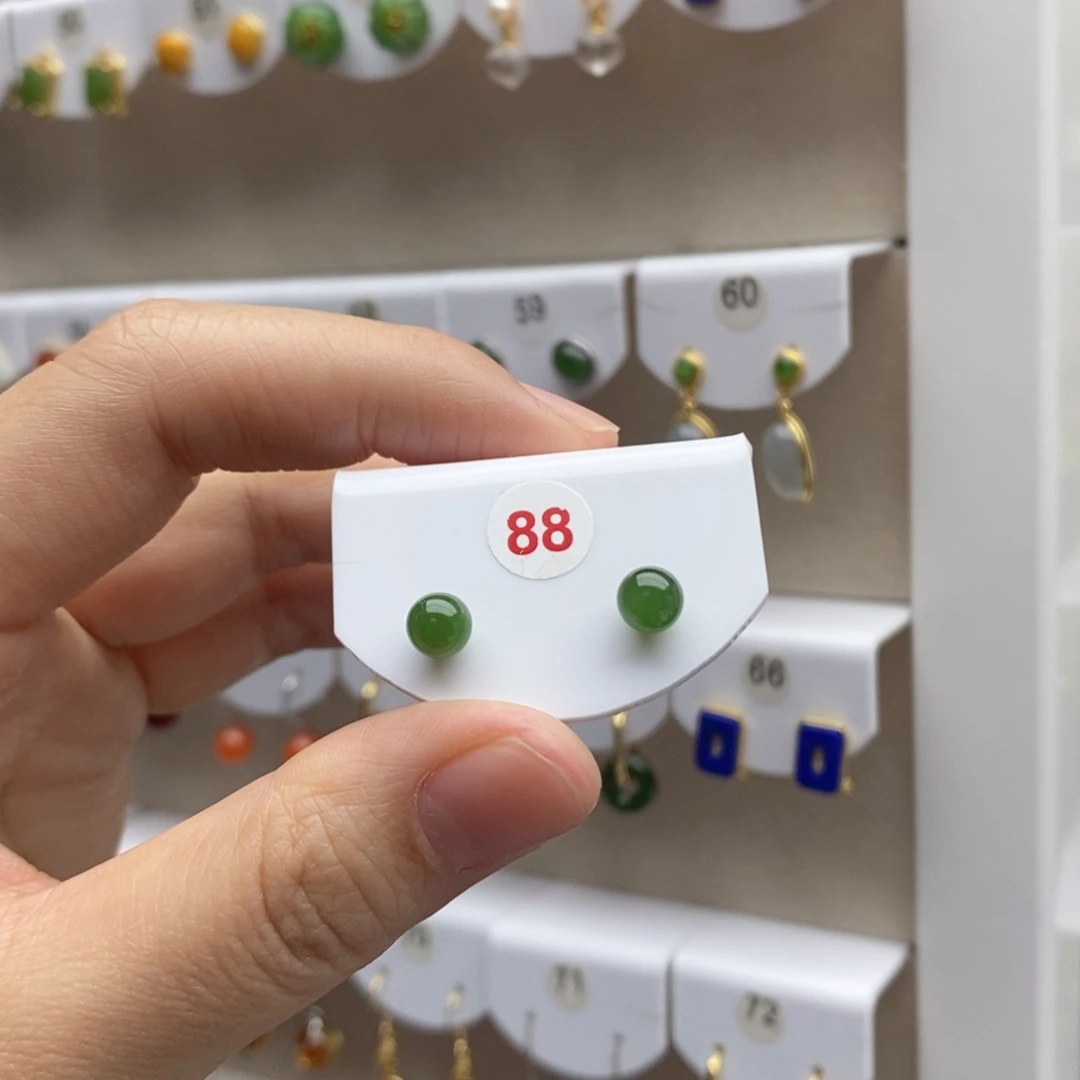 18K金镶嵌和田玉耳饰