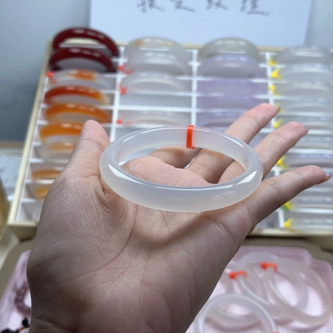 玛瑙/玉髓手镯未镶嵌招*喵
