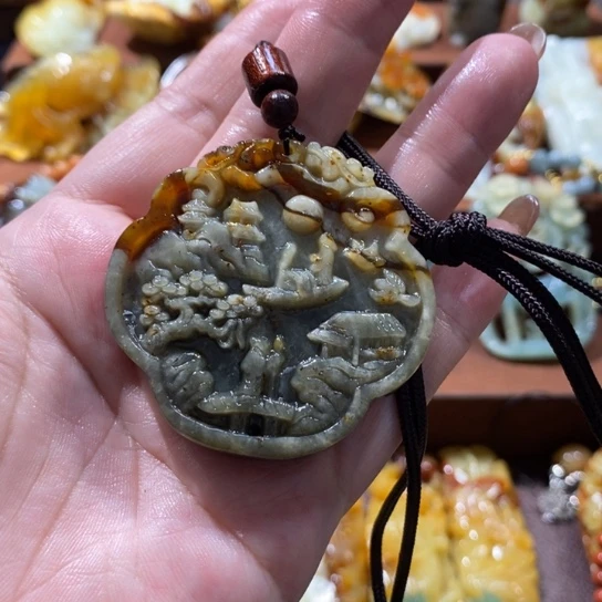 蛇纹石玉未镶嵌颈饰