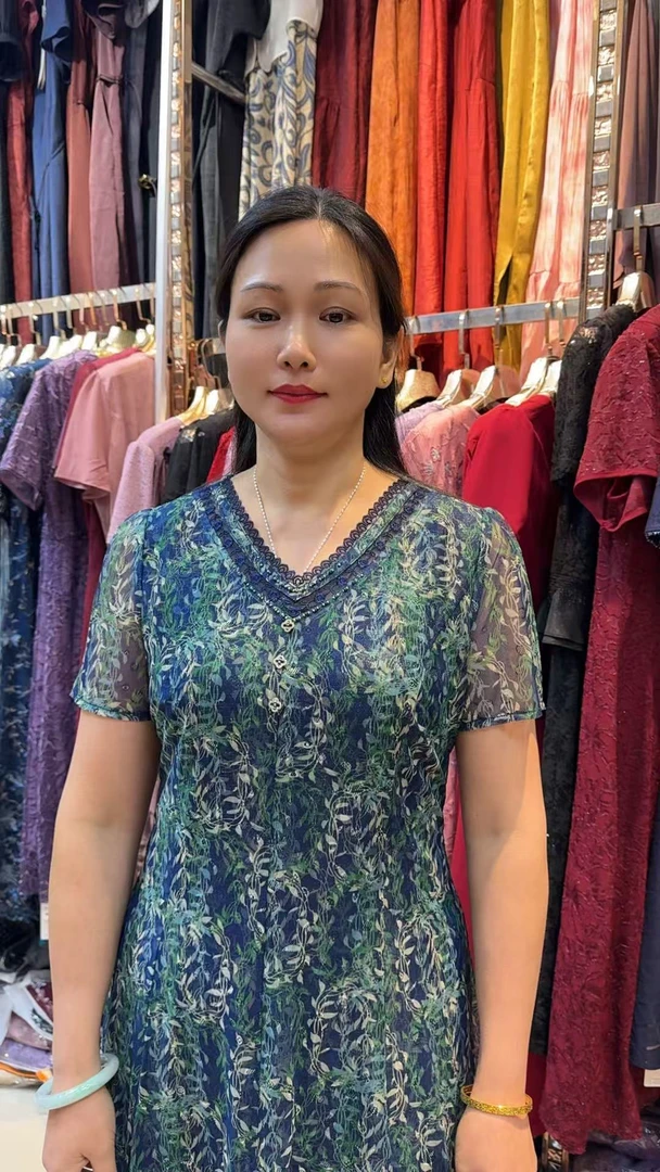 气质修身夏季碎花透气台湾纱中长款妈妈连衣裙显瘦遮肉