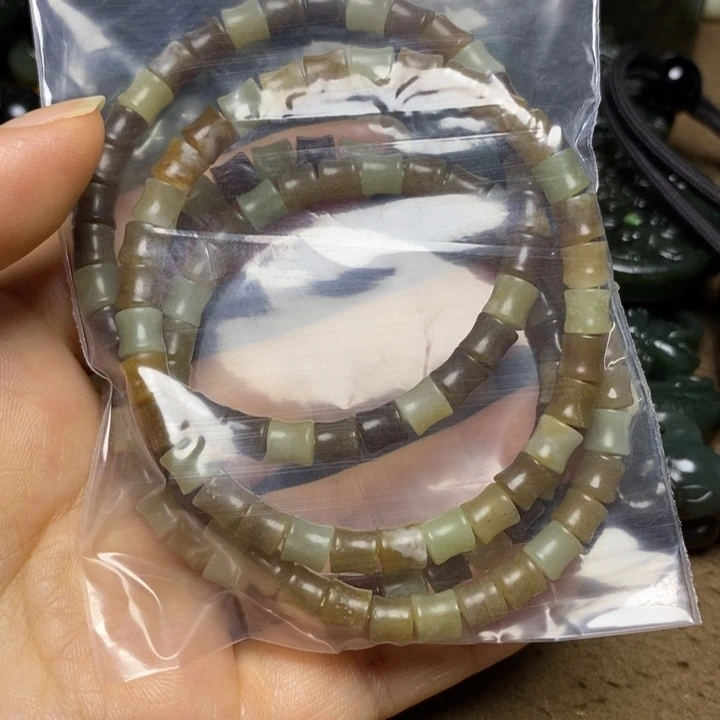 思***说颈饰未镶嵌和田玉