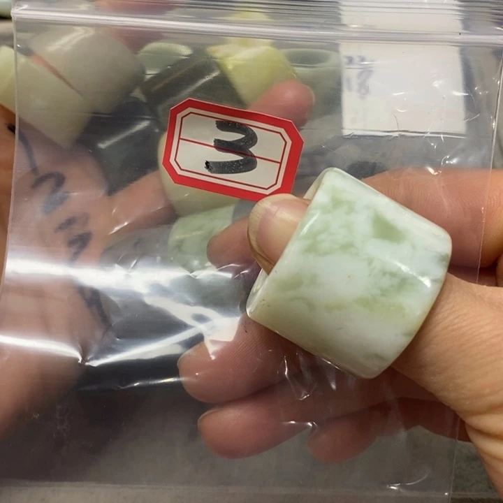 蛇纹石玉未镶嵌戒指刘**文