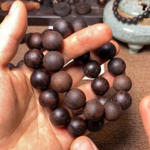 木A19降真香1.8圆珠微微瑕疵发其一