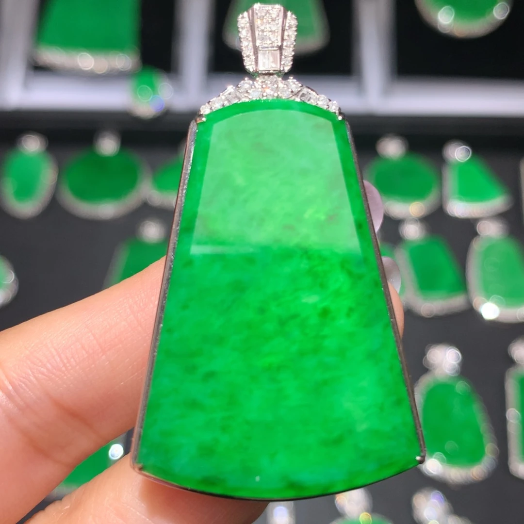 翡翠颈饰18K金镶嵌翡翠