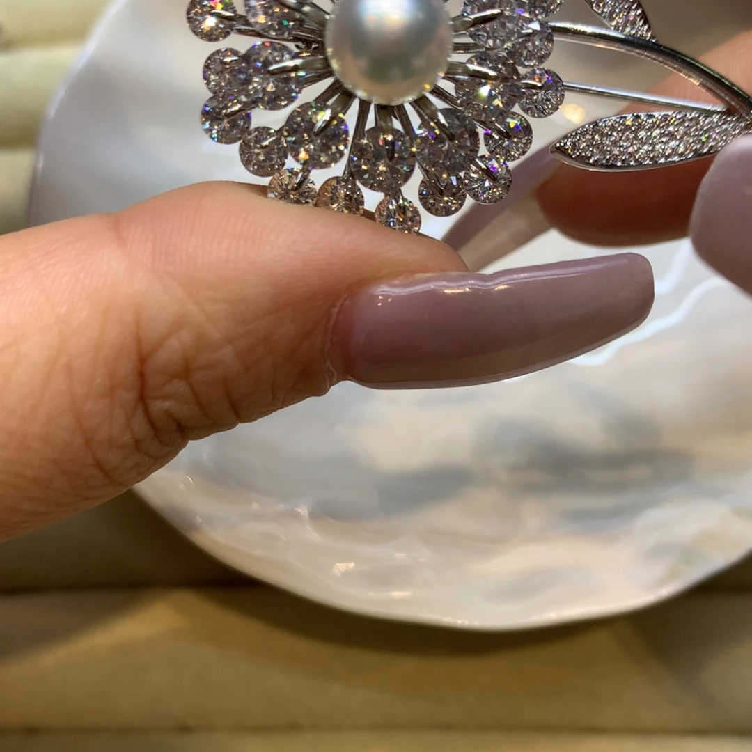 未镶嵌胸饰海水珍珠