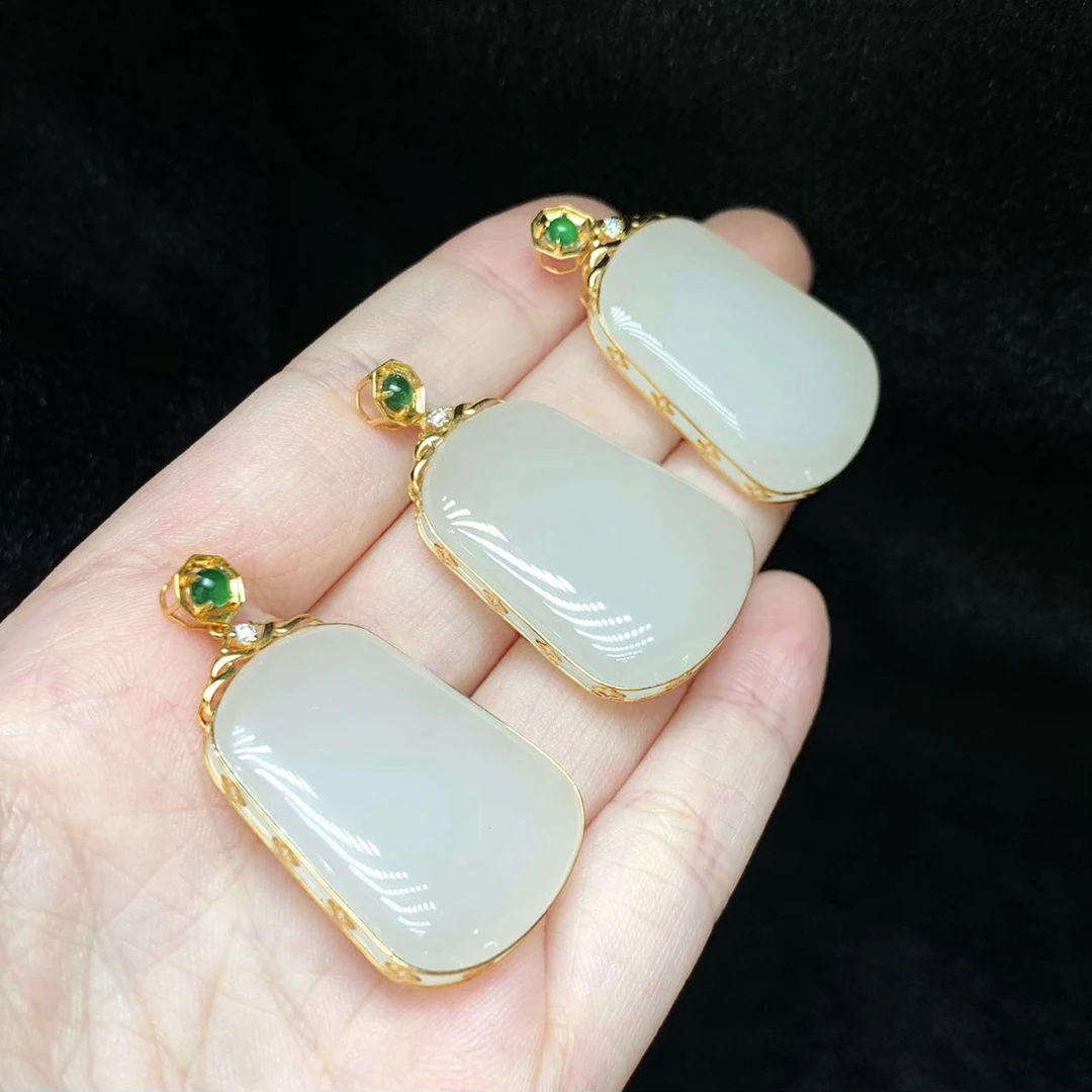 30 DS72811-18K金镶嵌和田玉吊坠-26x18x6mm-多样性发其一（JG）