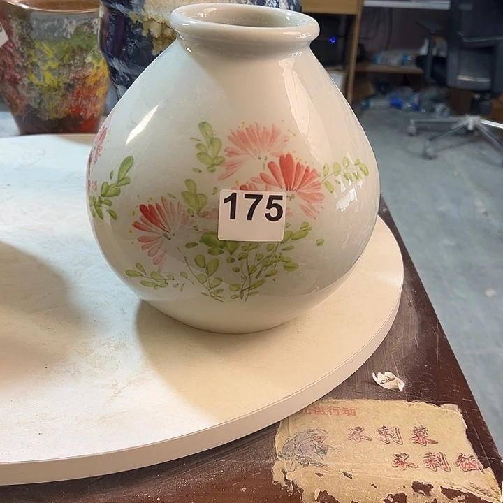 刘***七白泥花瓶口7，高22，175，摆件