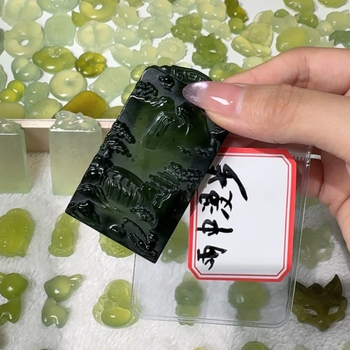 雨***步蛇纹石玉未镶嵌颈饰
