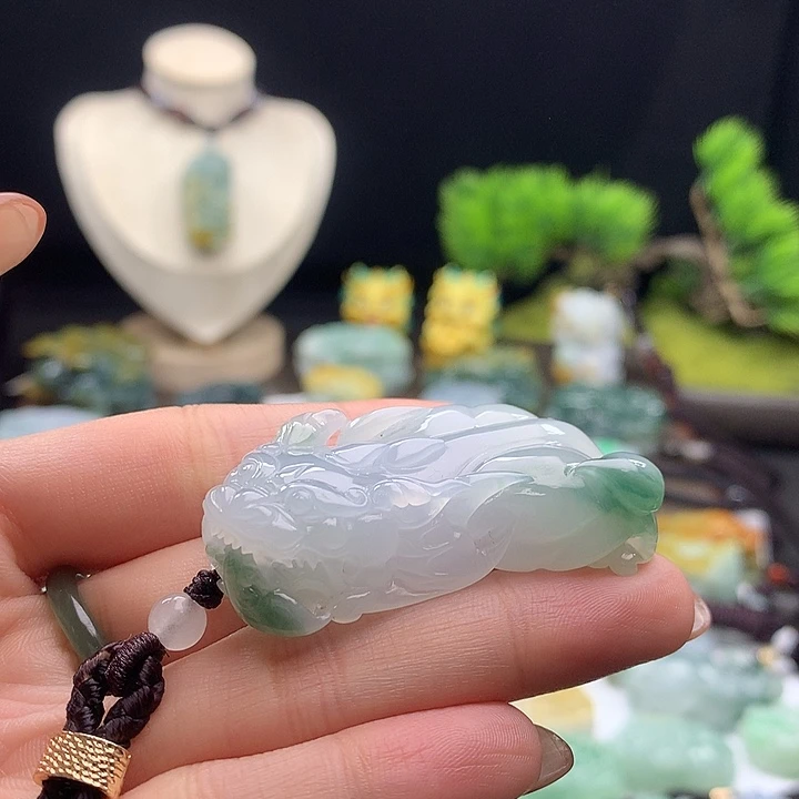 翡翠未镶嵌颈饰貔貅35