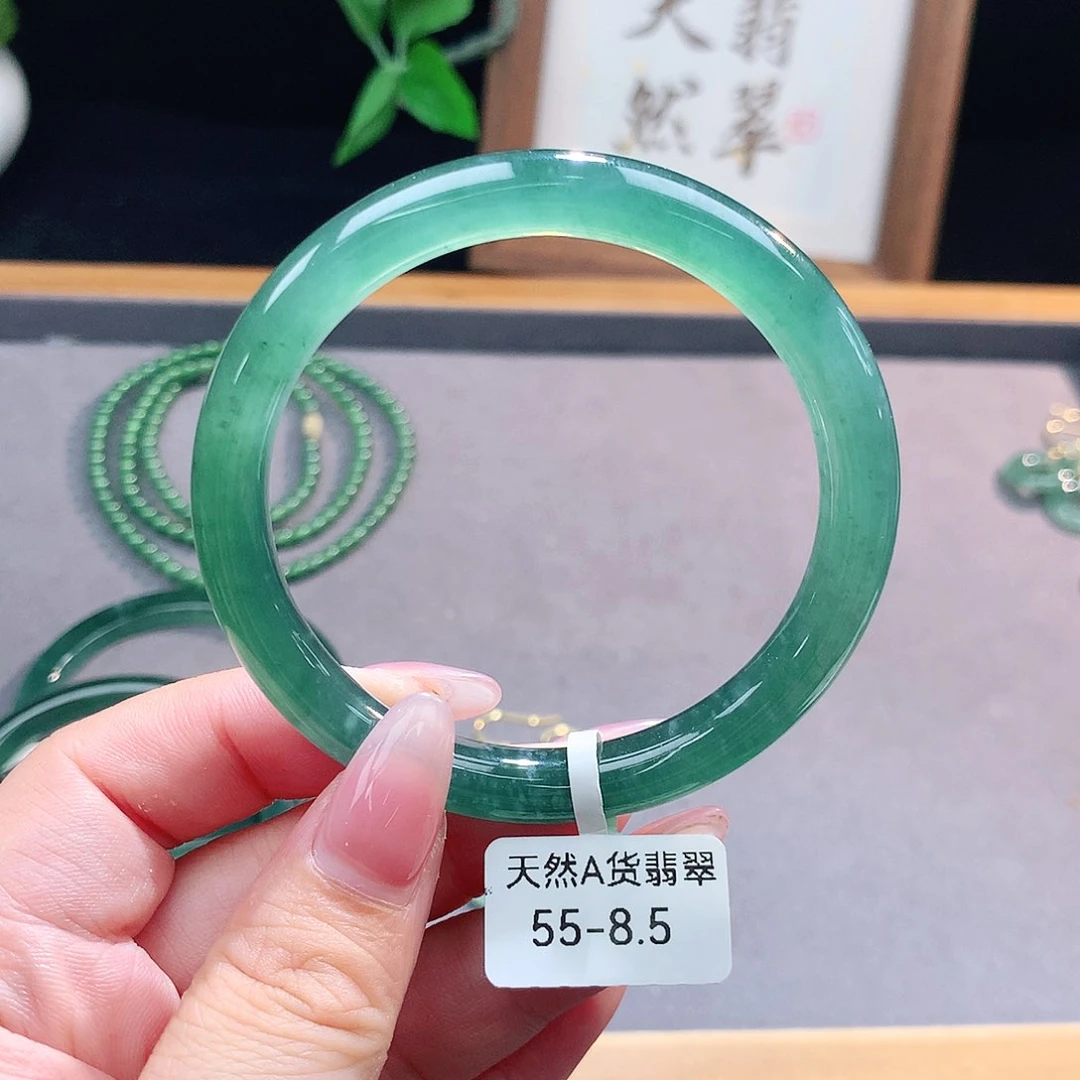 未镶嵌手镯（圆镯）翡翠