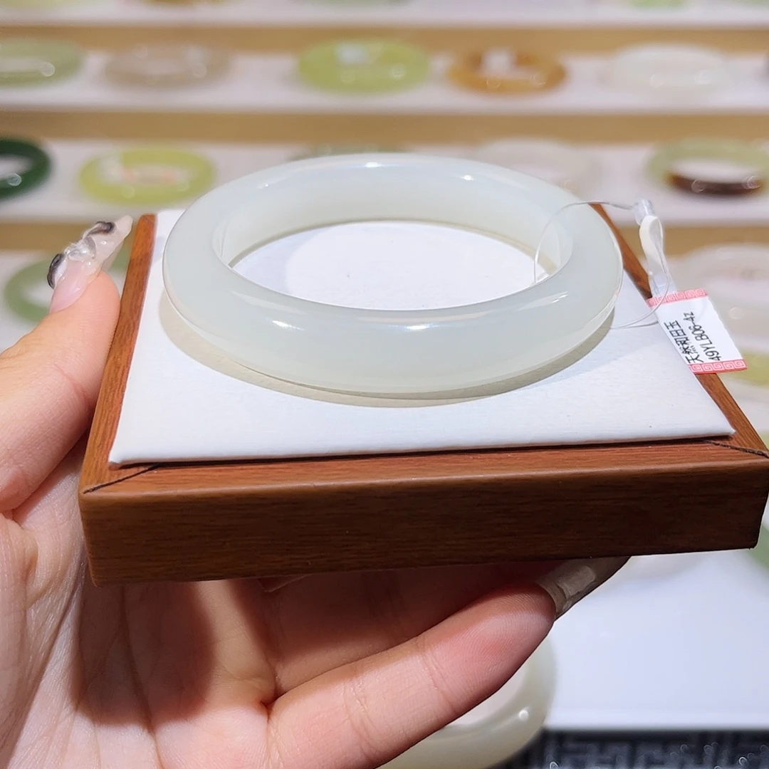 和田玉未镶嵌手镯冰白