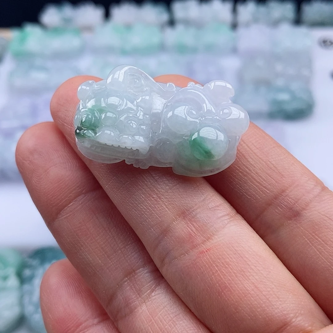 翡翠颈饰未镶嵌翡翠貔貅