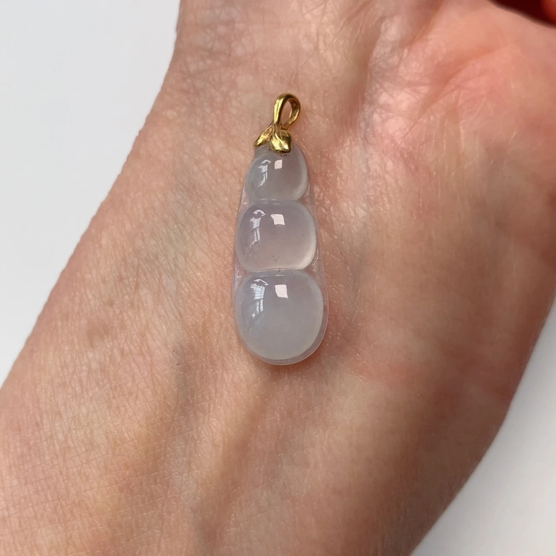 翡翠颈饰18K金镶嵌豆