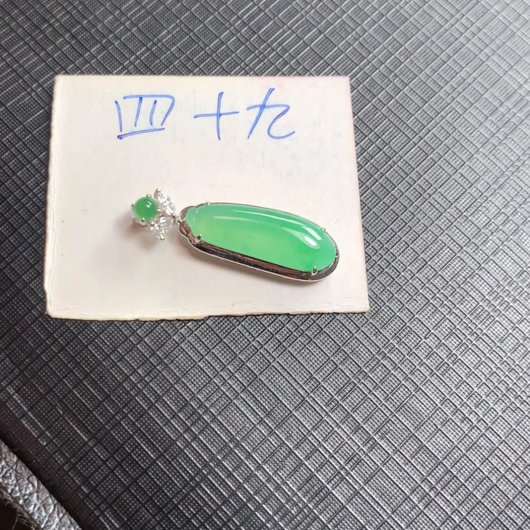 颈饰18K金镶嵌翡翠翡翠