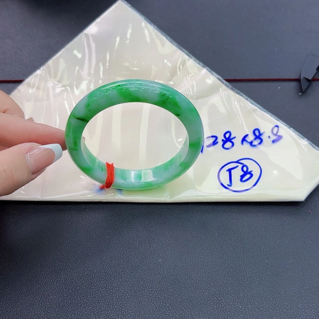 翡翠手镯未镶嵌手镯