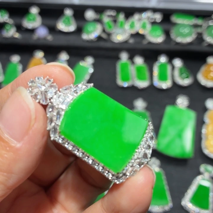 翡翠18K金镶嵌吊坠(不含链)翡翠