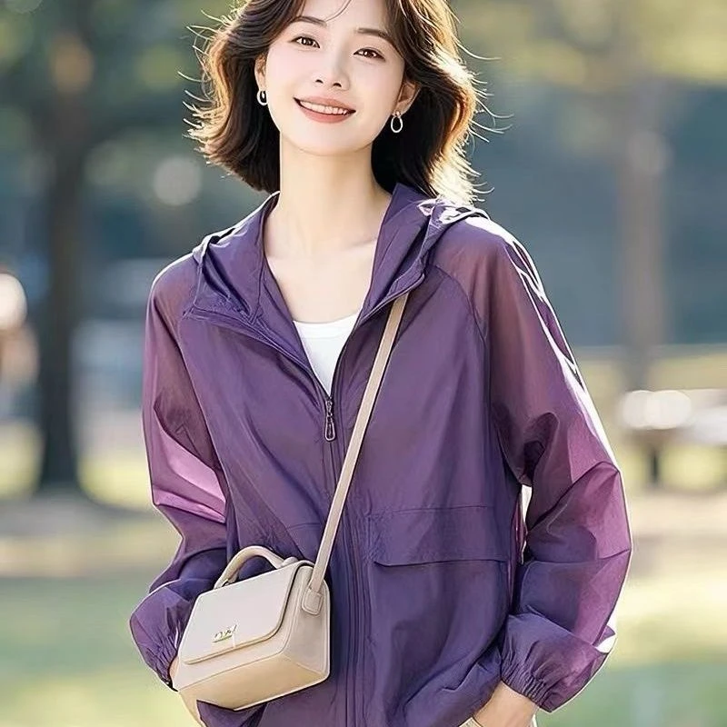 拉链休闲风连帽女夏季防晒短外套透气大码开衫运动长袖休闲