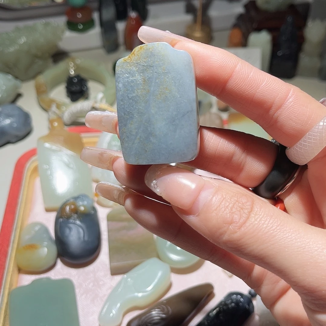 和田玉未镶嵌颈饰青花无事牌