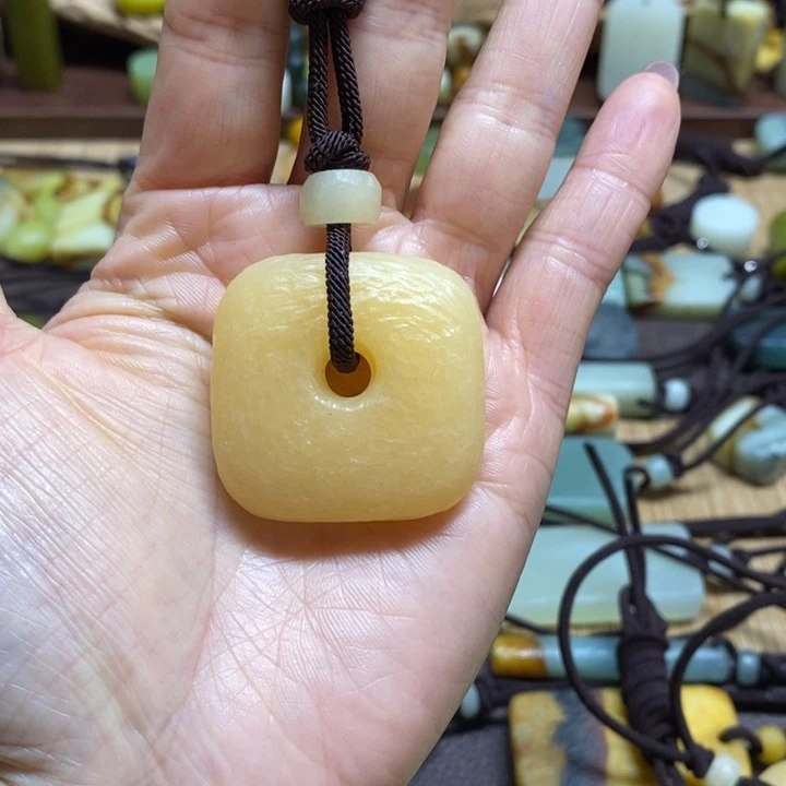 蛇纹石玉未镶嵌挂件错*