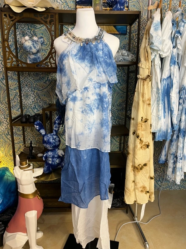 新中式挂脖吊带裙度假风设计尽显风情万种的连衣裙