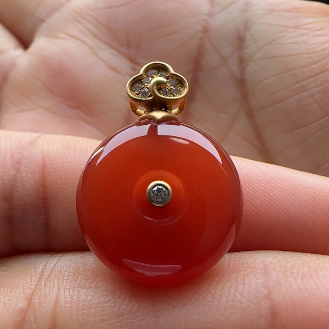 南红玛瑙18K金镶嵌17.4平安扣吊坠