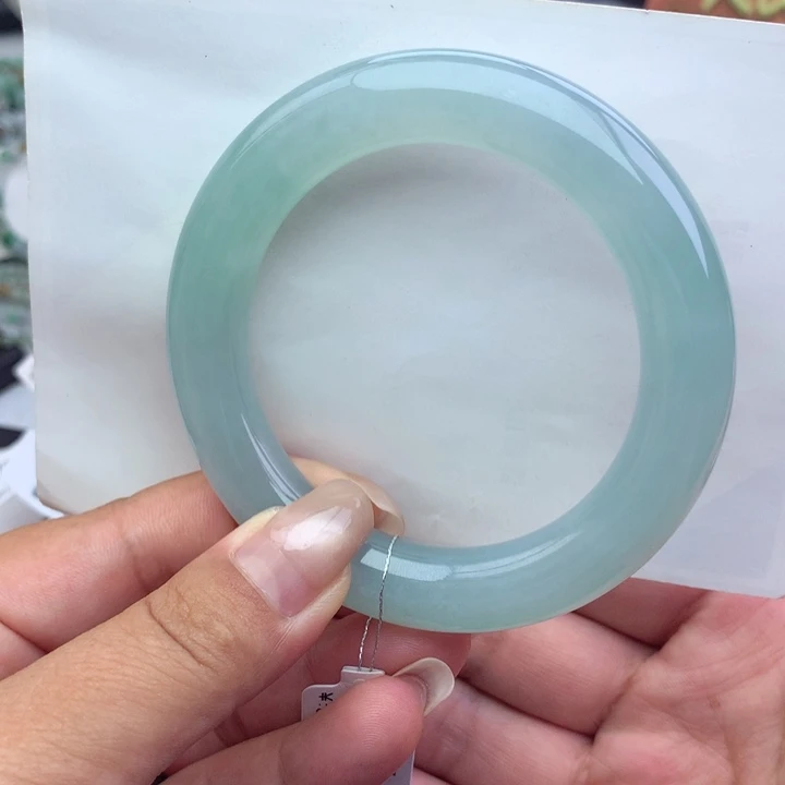 翡翠手镯未镶嵌天然翡翠圆条手镯
