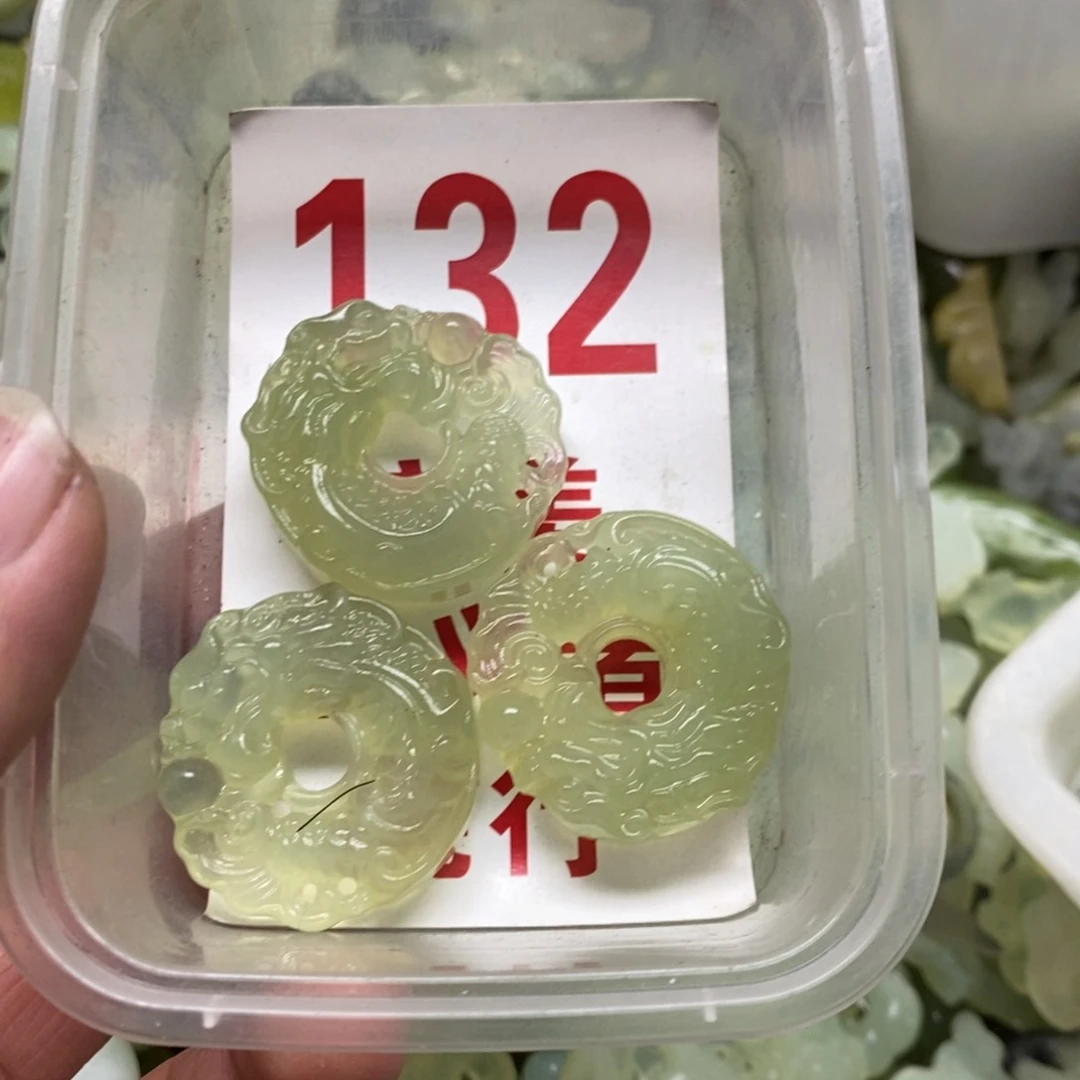 蛇纹石玉挂坠足银镀金镶嵌