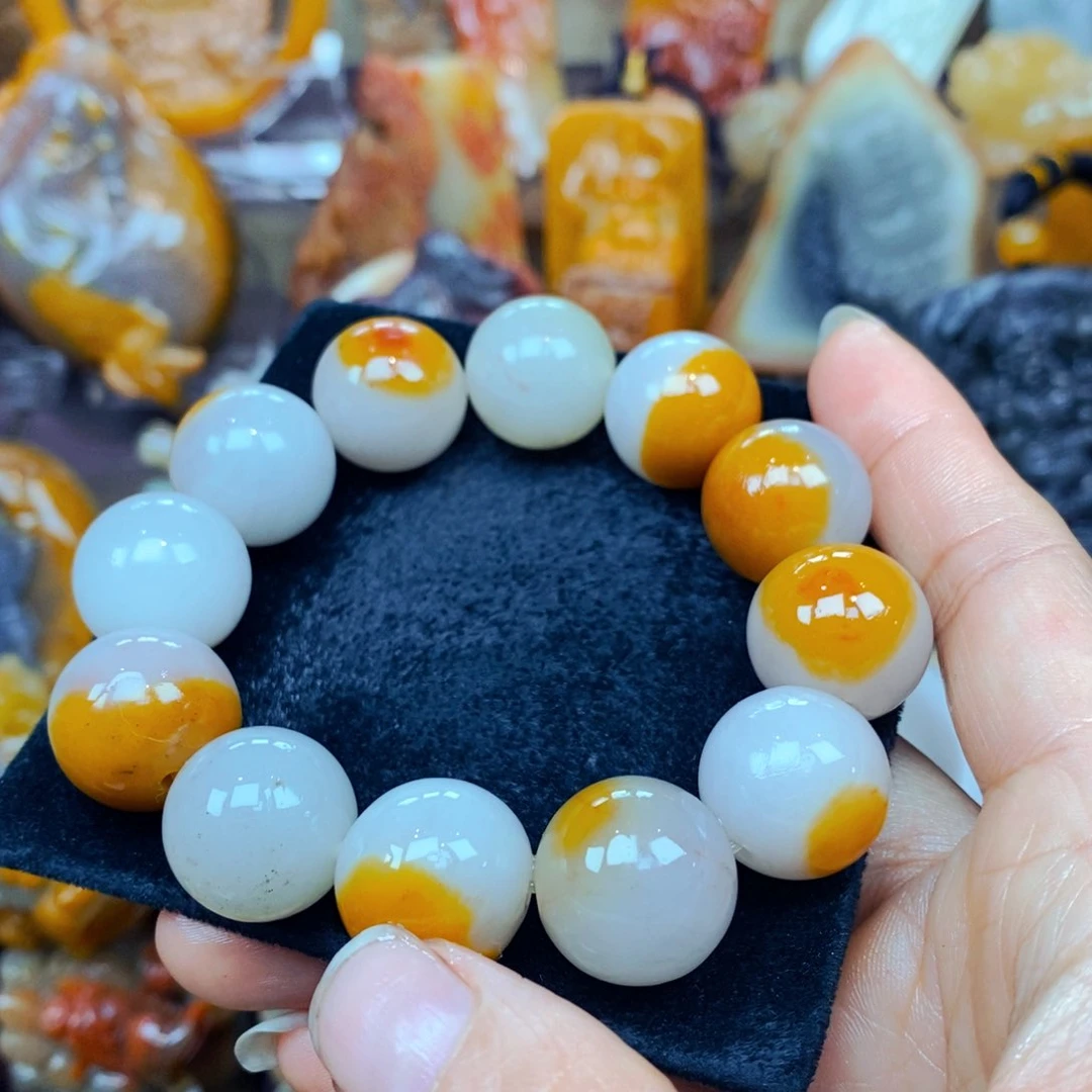 未镶嵌石英质玉（黄龙玉）颈饰