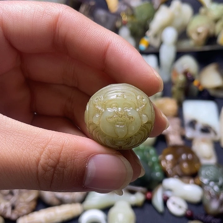 用***1和田玉（糖玉）未镶嵌颈饰