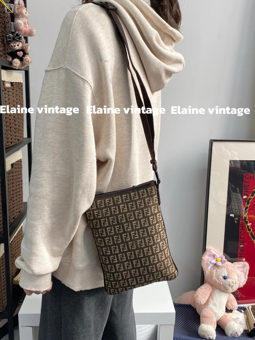 95新 FENDI/芬迪 经典老花单肩斜挎包18(送检需自费)