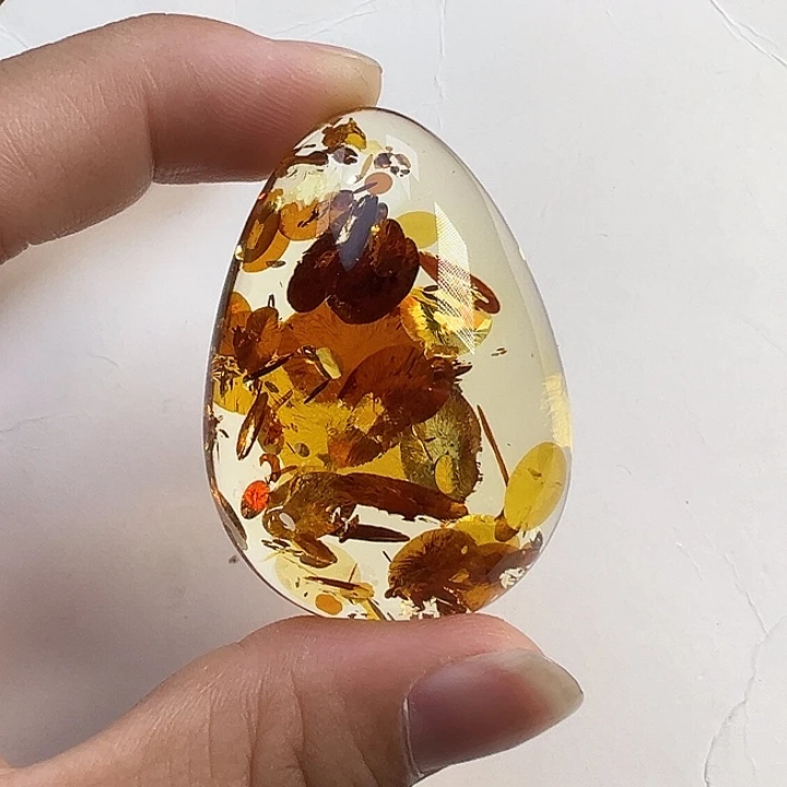 未镶嵌颈饰琥珀（花珀）