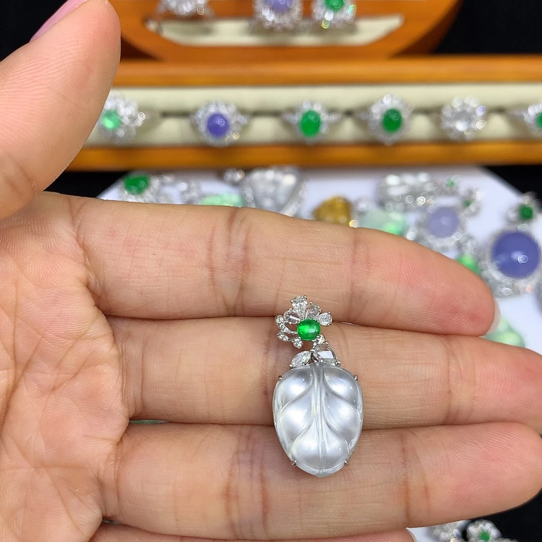 翡翠吊坠(赠链)18K金镶嵌