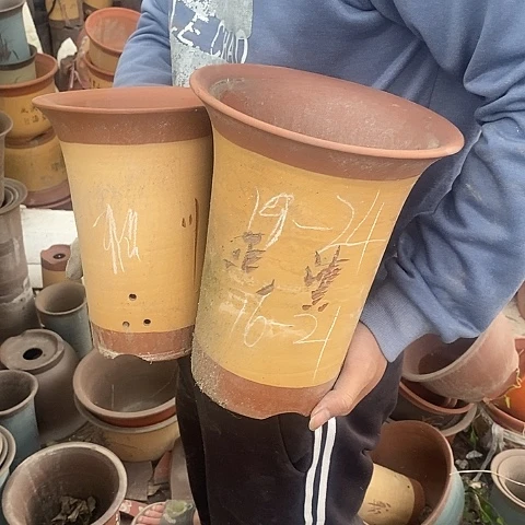 中国宜兴紫砂花盆，