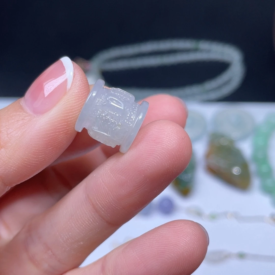 翡翠颈饰未镶嵌路路通