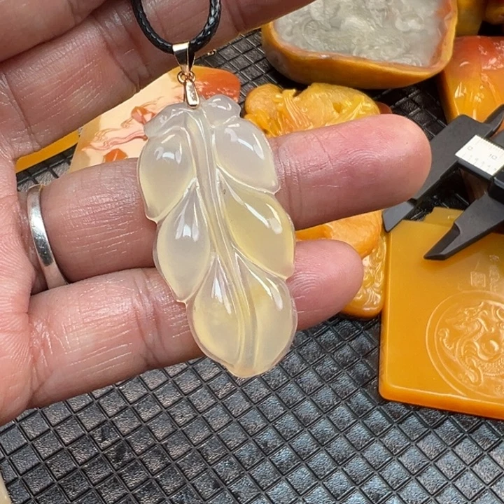 石英质玉（黄龙玉）颈饰未镶嵌