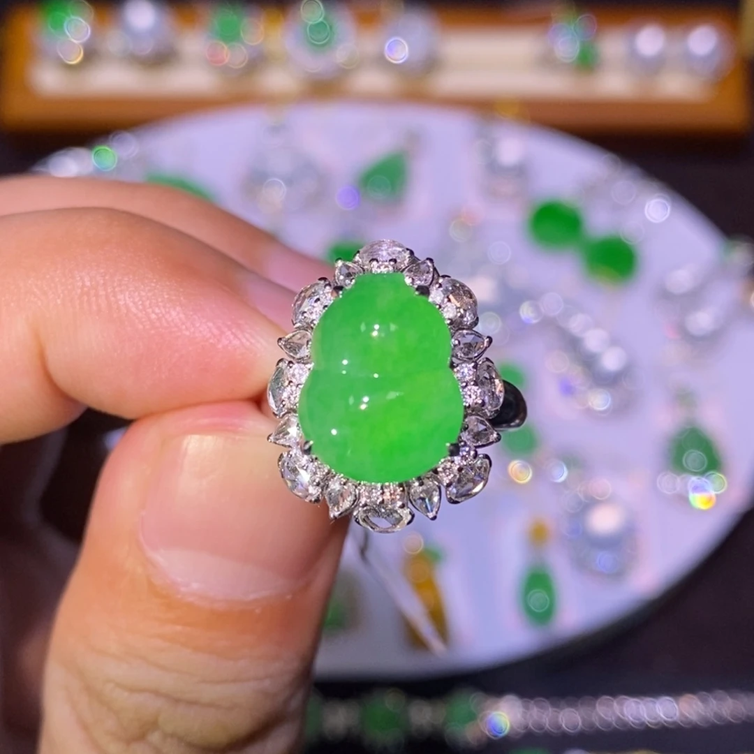 【闪购商品】颈饰18K金镶嵌翡翠