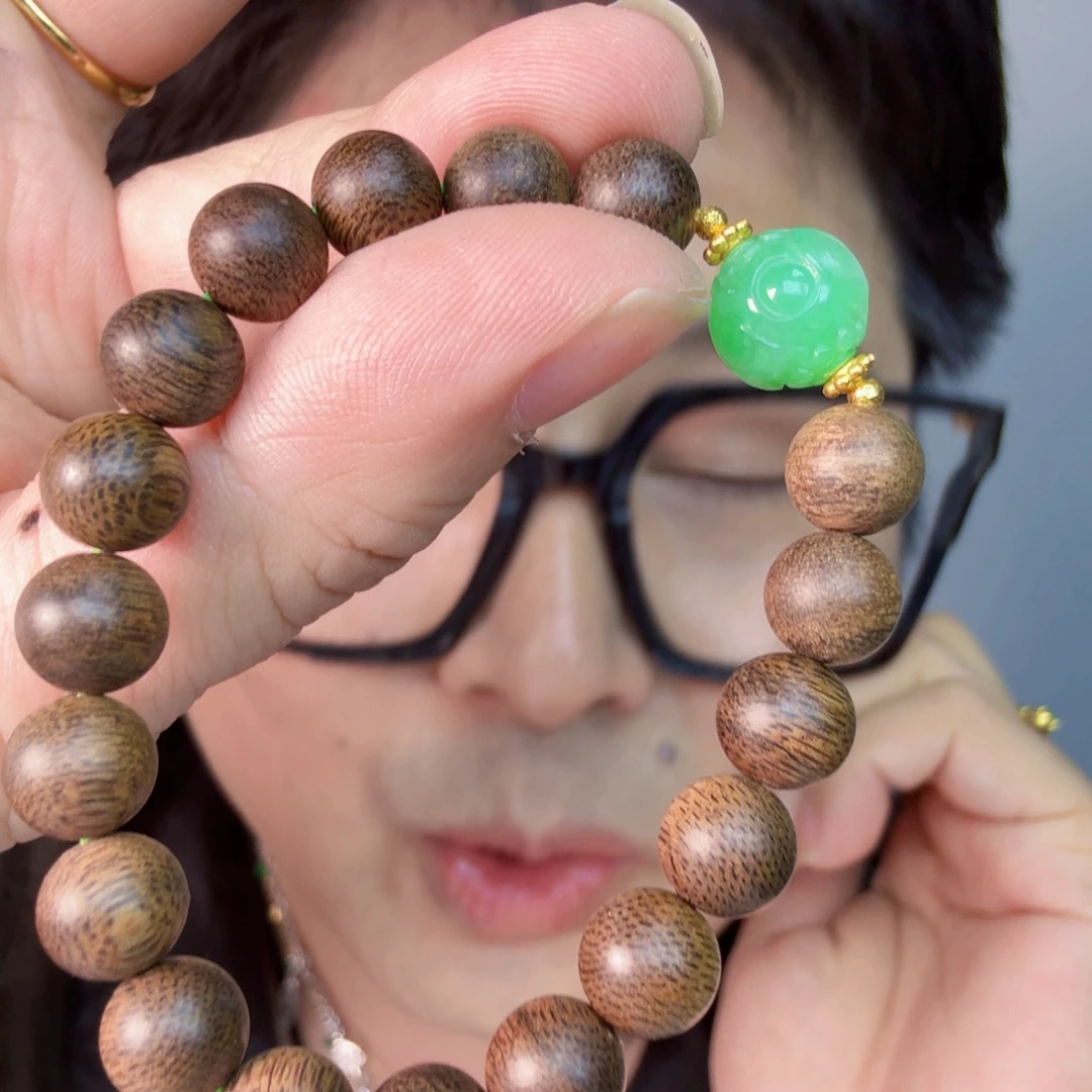 奶****翡翠18K金镶嵌颈饰一件