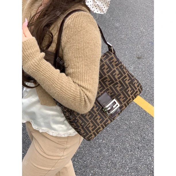 95新 FENDI/芬迪 芬迪老花法棍方胖子单肩腋下包