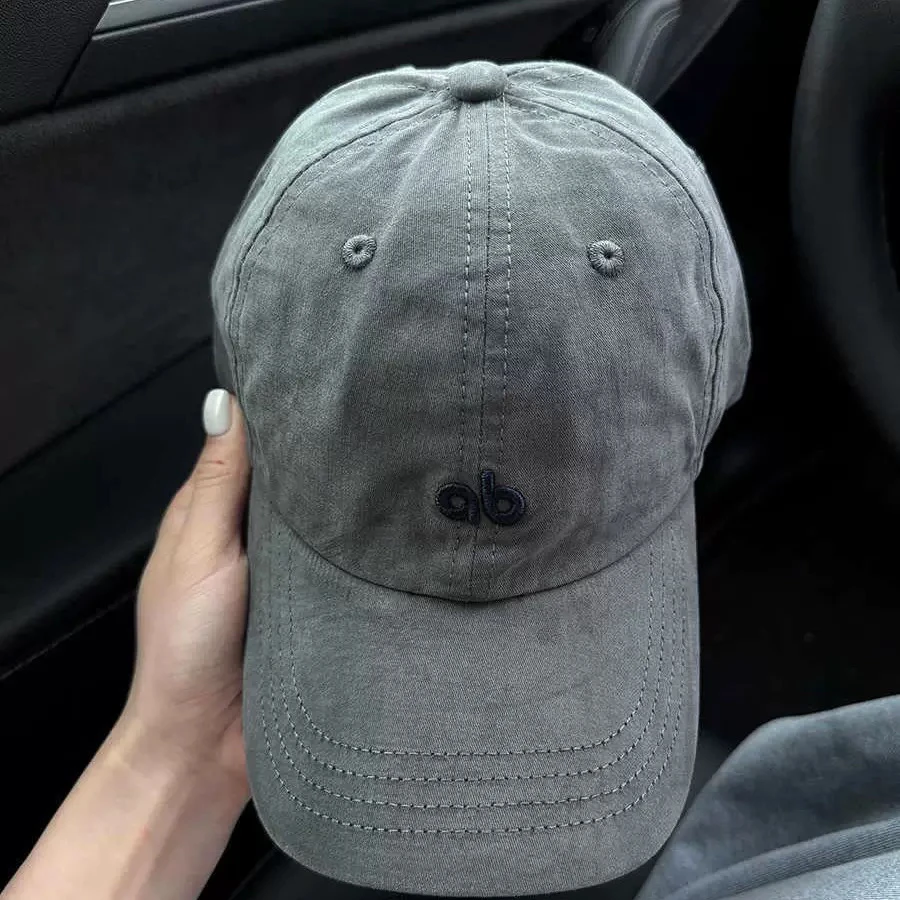 韩风刺绣鸭舌外套风衣