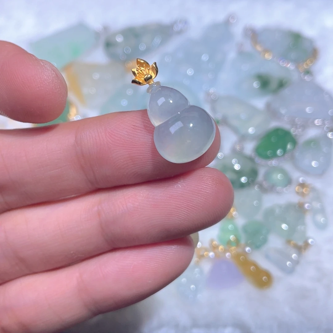 翡翠18K金镶嵌颈饰翡翠