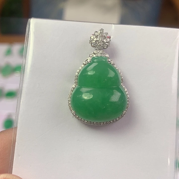 翡翠18K金镶嵌颈饰