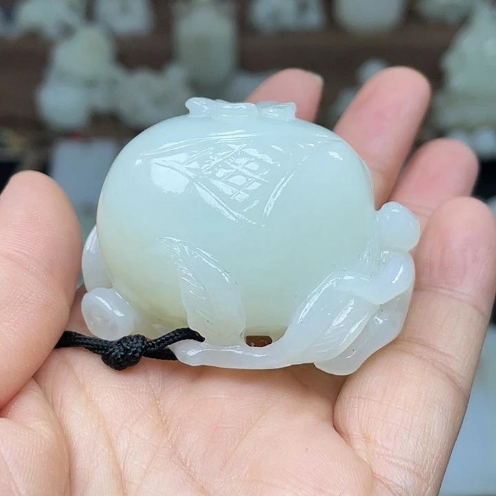 泓***心和田玉（白玉）未镶嵌摆件