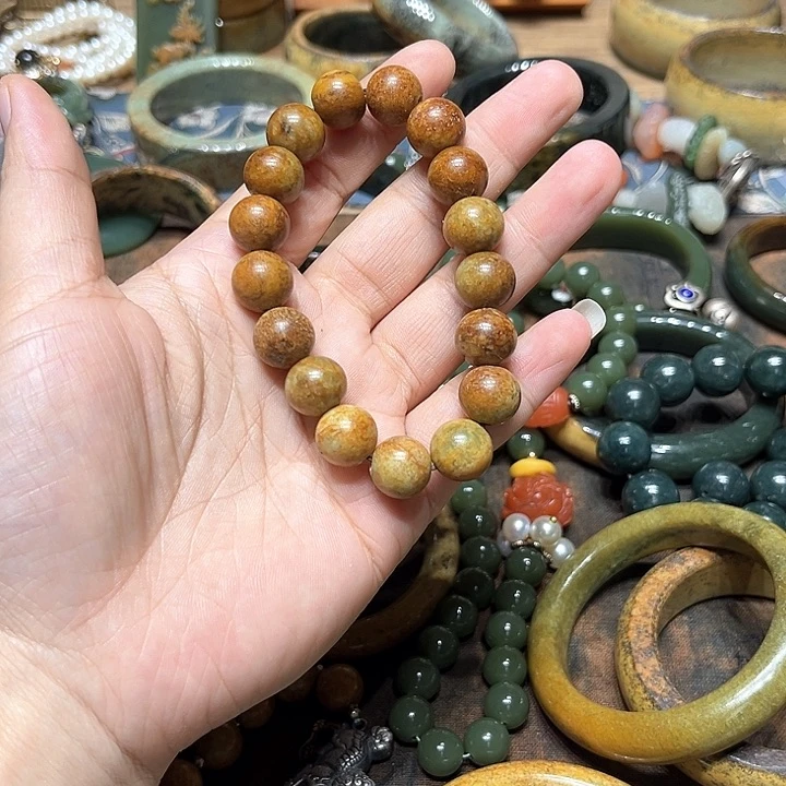 岫岩河磨玉（透闪石质玉）手镯未镶嵌龙*