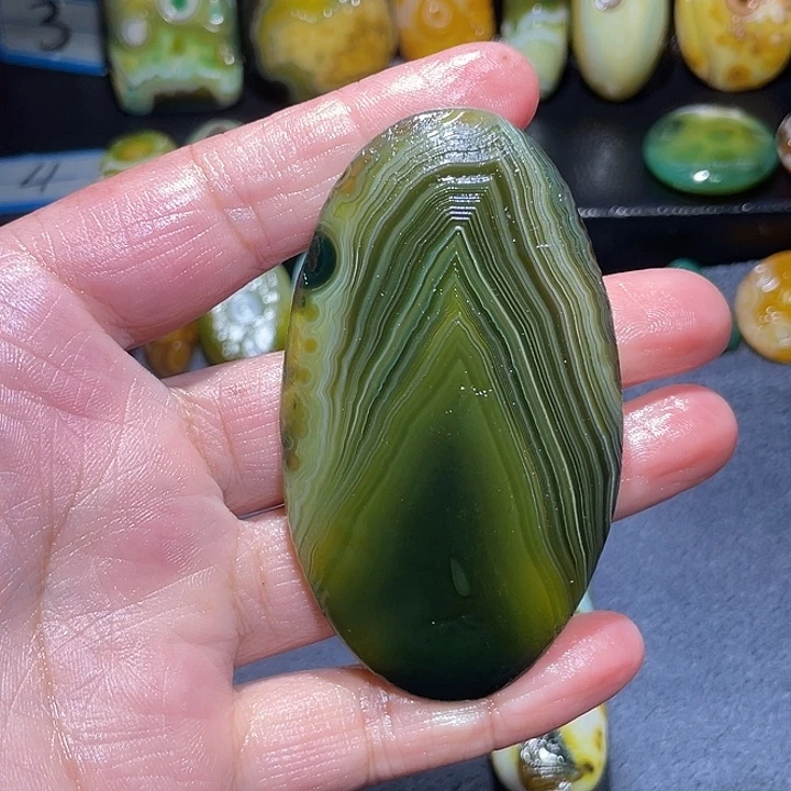 启***育未镶嵌玛瑙/玉髓珠宝奇石