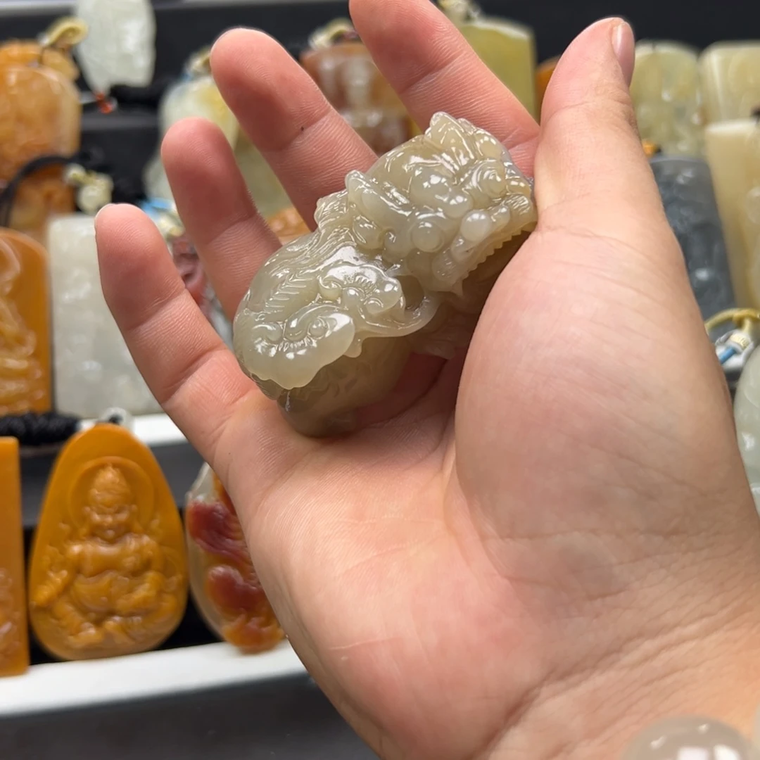 石英质玉(黄龙玉)未镶嵌多样性发货,发其一