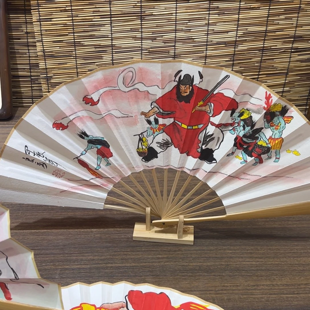 国画大****。扇子…………