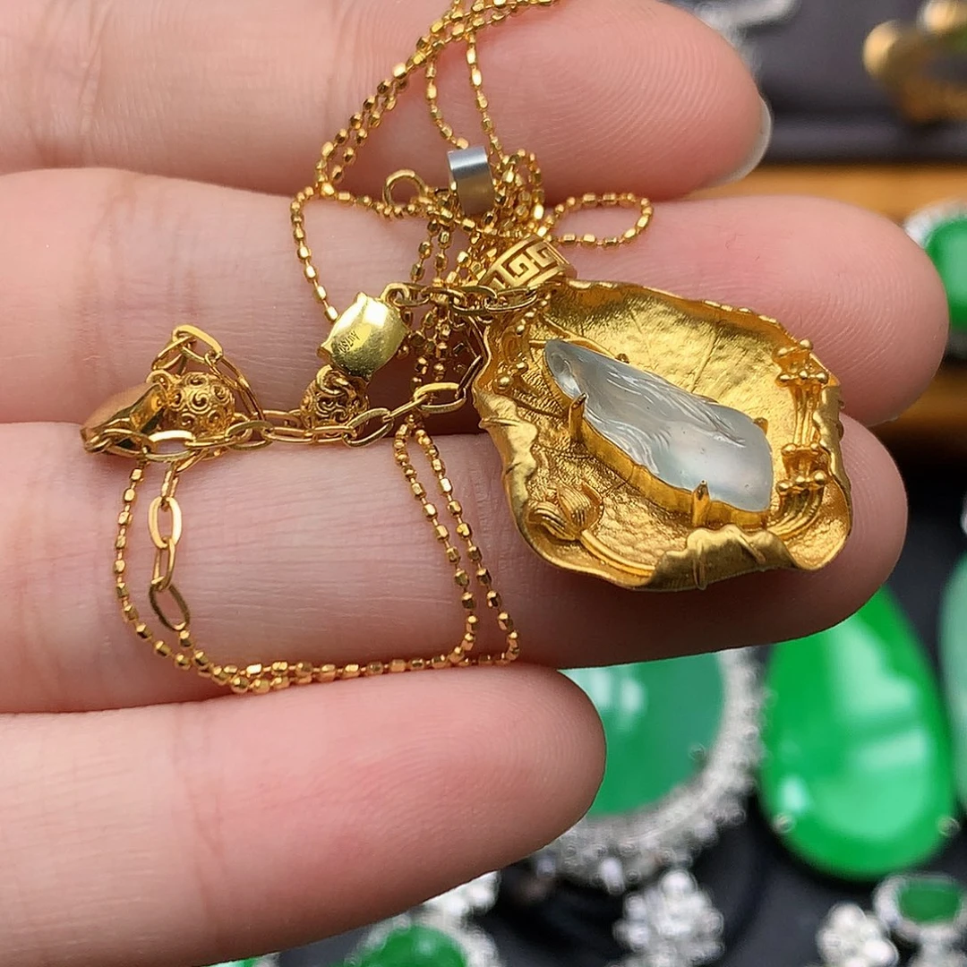 翡翠18K金镶嵌颈饰