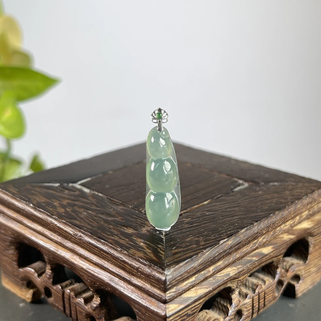 JTA28-45  天然缅甸A货翡翠  18K扣头福豆