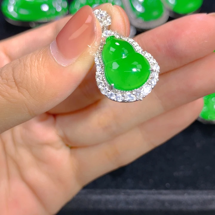 翡翠银S925镶嵌颈饰一个