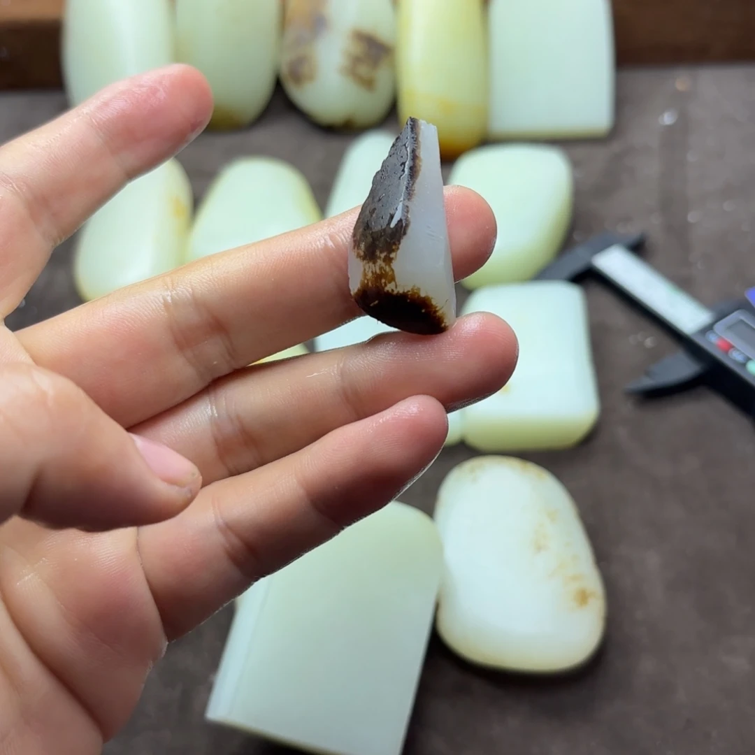 温***度定制和田玉未镶嵌挂件